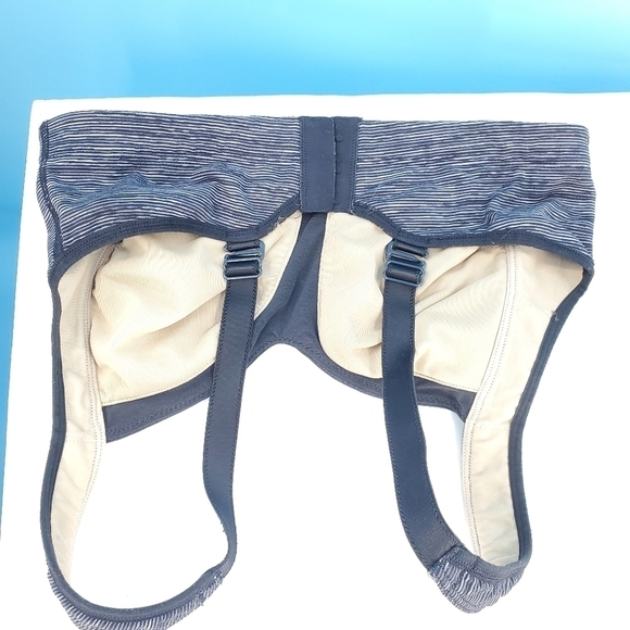 Lululemon black and grey striped sports bra size 4 - Picture 5 of 11